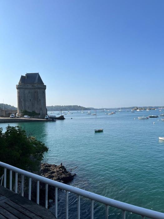 Maison pieds dans leau