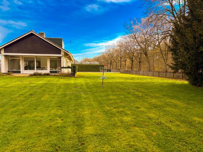 XL 14-bed villa in nature Tilburg City