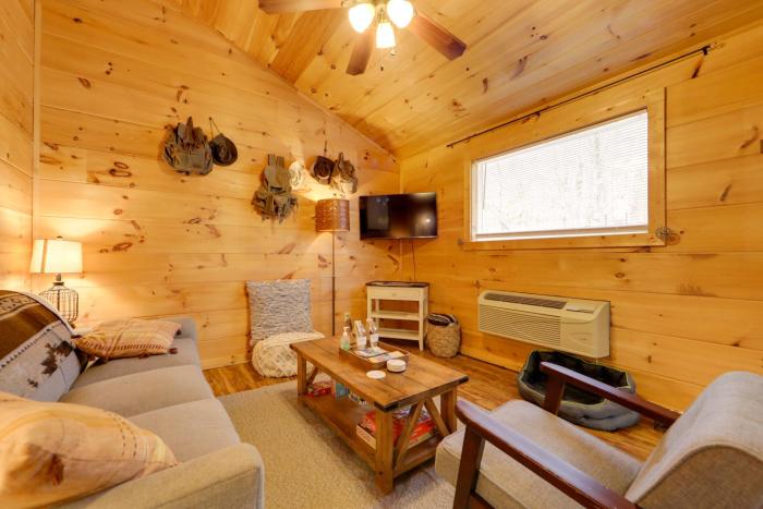 Cozy Cosby Couples Retreat Fire Pit, Soaking Tub