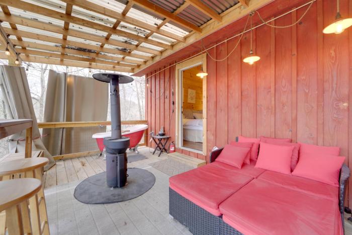 Soaking Tub, Mtn Views: Cosby Creek Cabin By GSMNP