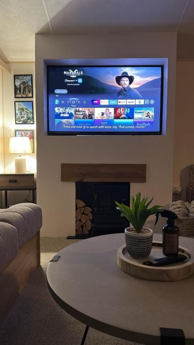 Two Bedroom Caravan with WiFi on 7 Lakes Country Park