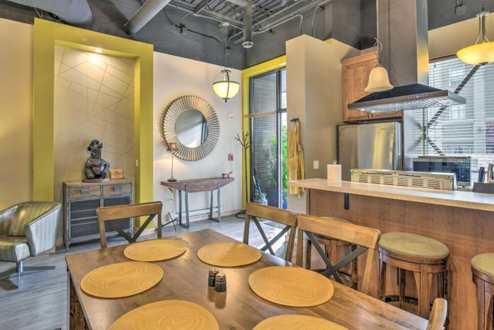 Dtwn Anchorage Getaway 2 Adjoining Condos!