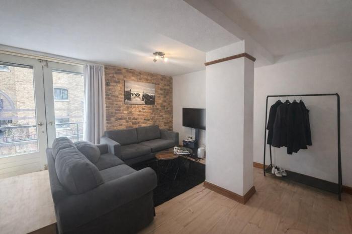 Spacious Heritage 2BR with Balcony Over River For 4