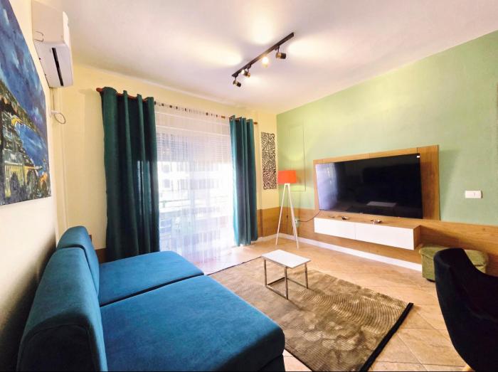 REOs Apartment
