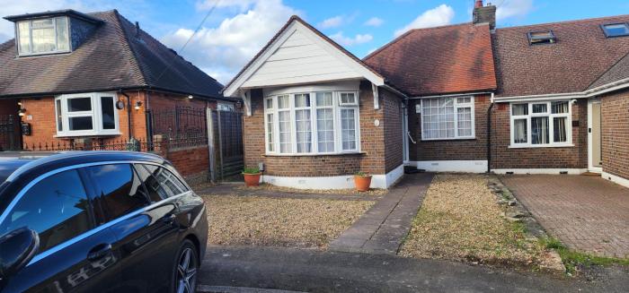 3 Bedroom Bungalow with Garden, Parking, WIFI, NETFLIX