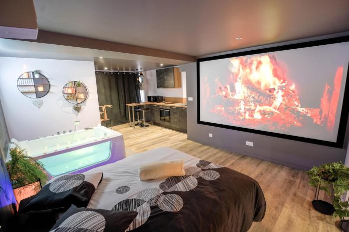 Suite de luxe Balnéo et Cinéma Le Saona