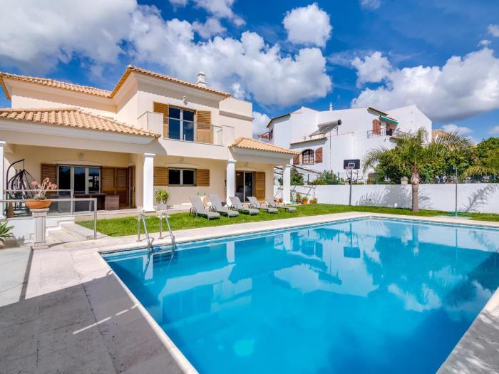 Villa Namora com 4 quartos e piscina privada