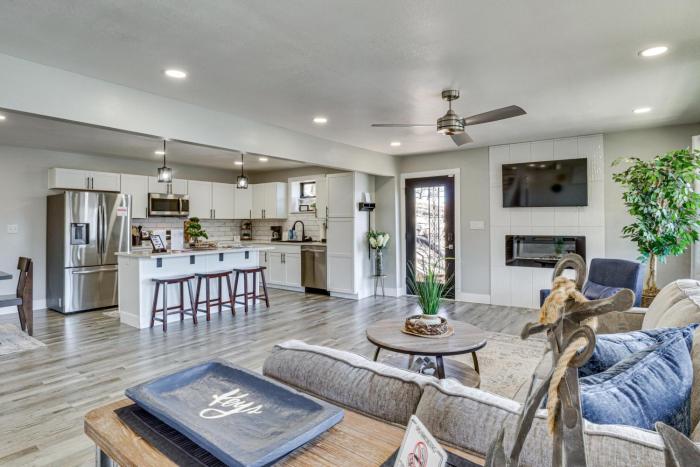 Private Dock and Theater Room Lake Ozark Luxury