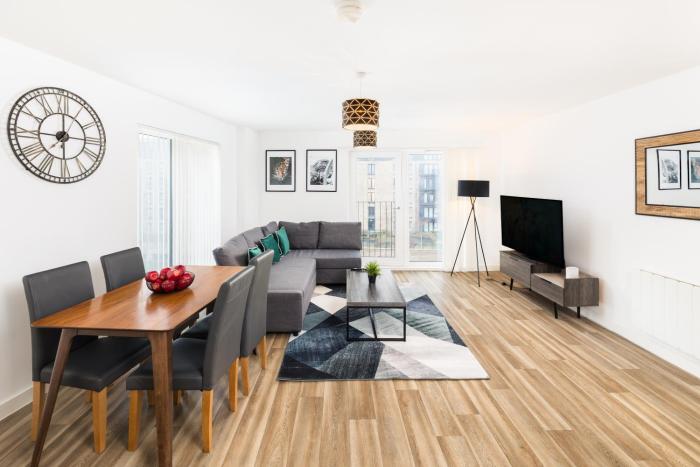 The Lincoln Tribe by Prime Stays - 3 Bedroom Residence with Gated Parking & Garden