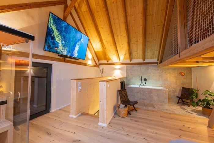 Hofglück & Scheunenliebe Sauna Whirlwanne Heimkino Spielscheune