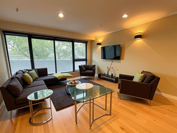 Stylish Dulwich Apartment with Parking