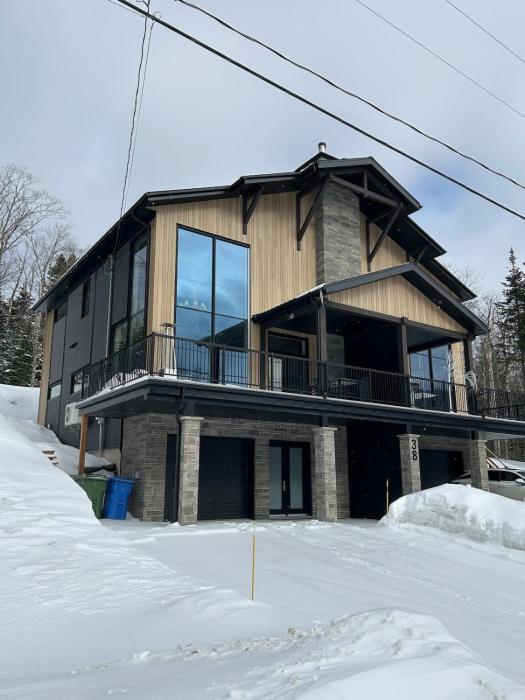 Chalet panoramique spa et ski au coeur des montagnes