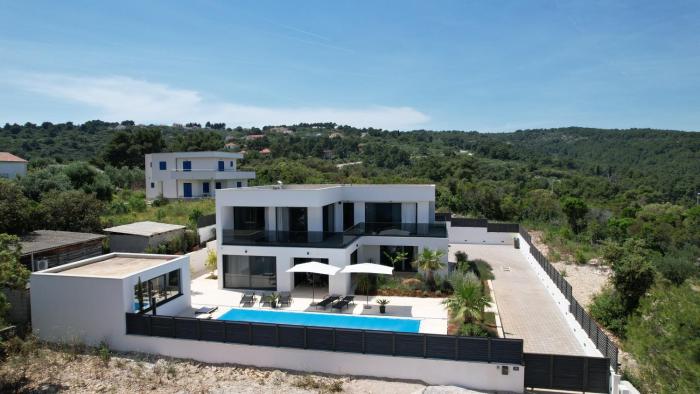 Family friendly house with a swimming pool Rogac, Solta - 25444