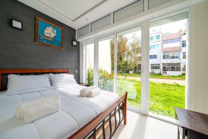 B&B Sparkling & Comfort, 1 step from Corniche