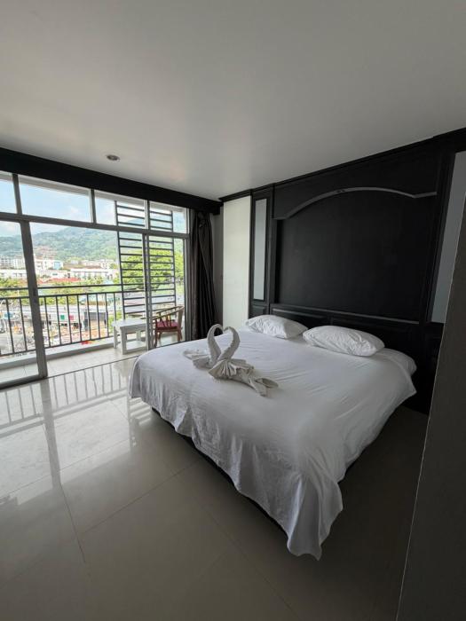 Little Patong Hotel & Restaurant