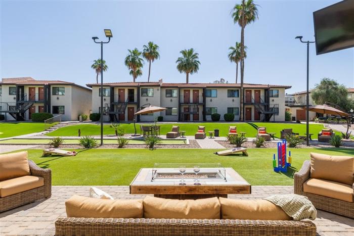 230 Fully Furnished 1BR Suite-Prime Location