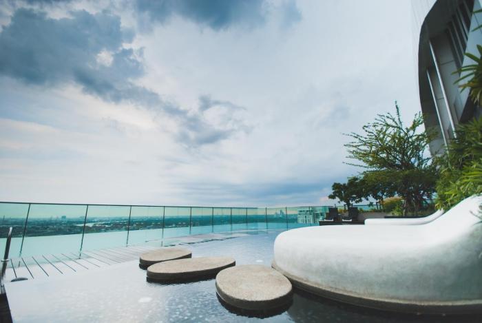 Spacious 1BR Bathtub, Rooftop Pool, Gym, 1min BTS PhraKhanong