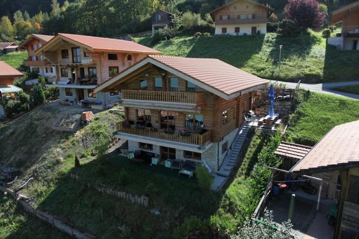 Log home Iseltwald near Interlaken with panoramic view