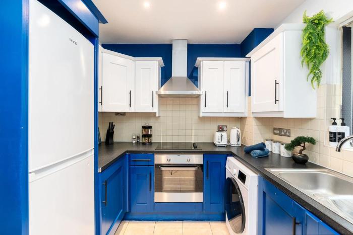 2 Bedroom 1 Bathroom with 4 Beds and Parking