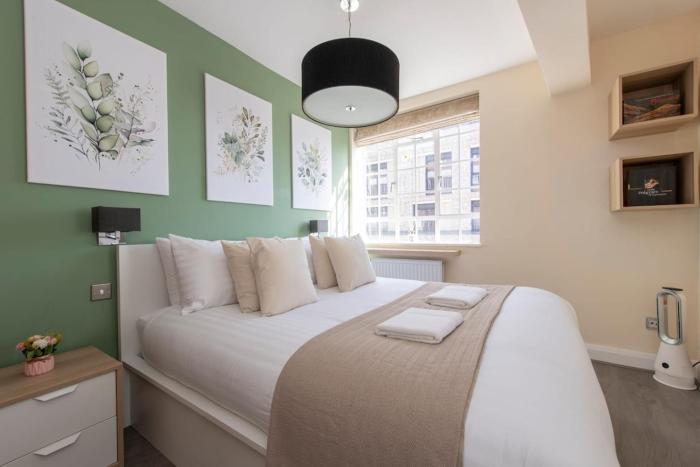 Elegant 1BR Chelsea Cloisters 4 Guests
