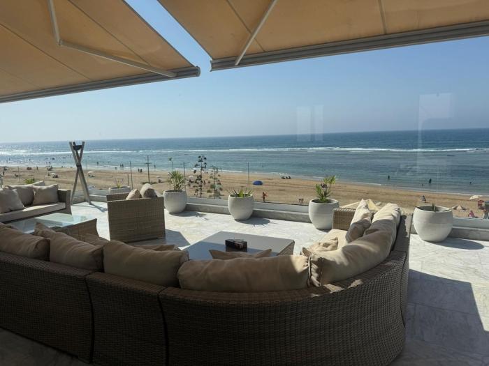 Modern Luxury Beachfront Villa Pool Beach Access
