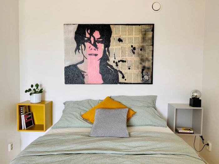 Bright 4th floor studio near the Foodhallen