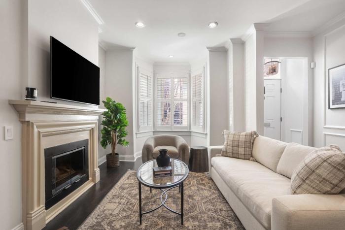 Sojourn Chic 3BD in DCs West End