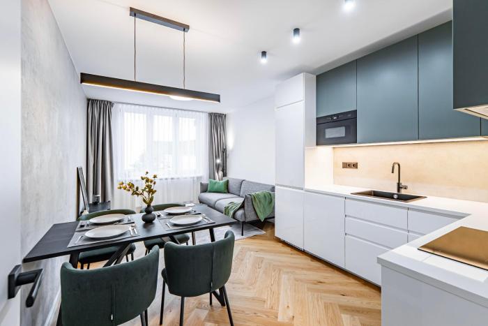 Under the Airship, Prague