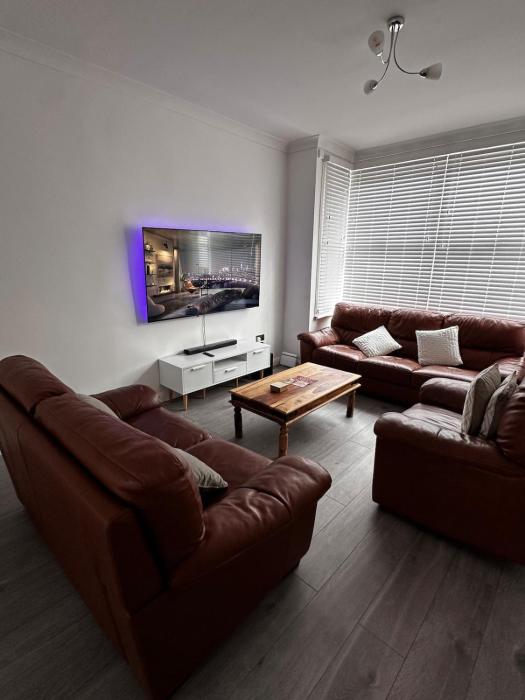 Beautiful Cozy Central Family Guest Home