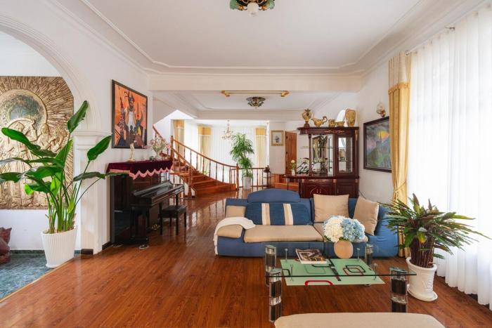 Unique French villa, family retreat with garden