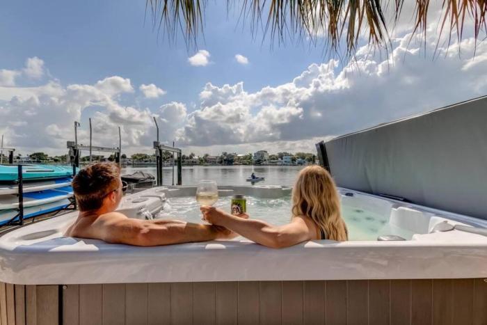 Waterfront Duplex: 3 Blocks to Beach, Hot Tub, SUP