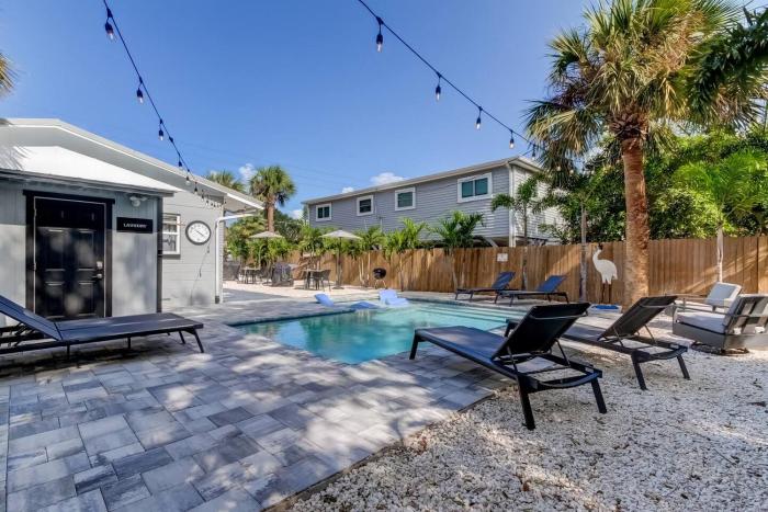 Walk to beach (1 block), pool, putt putt, triplex