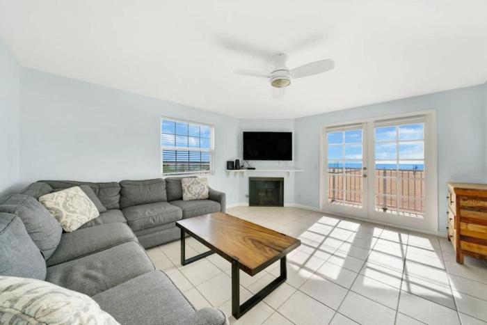 Ocean and Scenic Beach Views From Deck apts