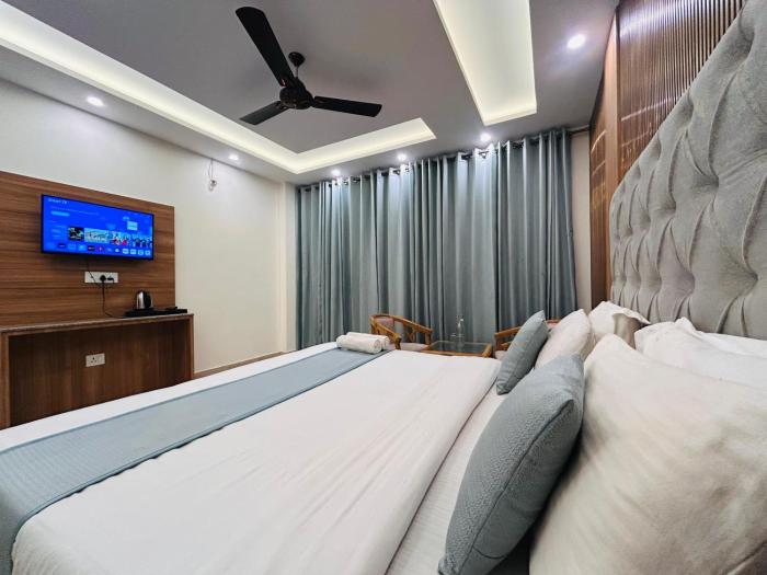 Oakleaf Hotel & Resort - A Classic Rooms & Prime Location Near Library Chowk