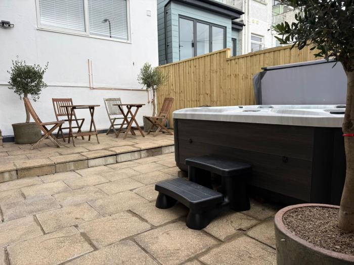 Ivy Cellar - 1 Bedroom apartment - Tenby