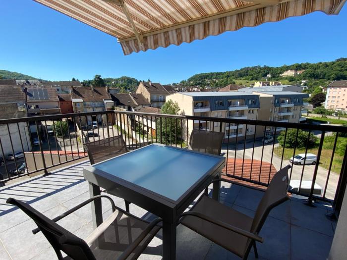 Spacieux, lumineux, terrasse avec vue