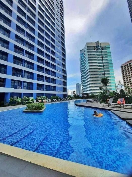 Cozy ans AffordableStaycation Air Residences Makati