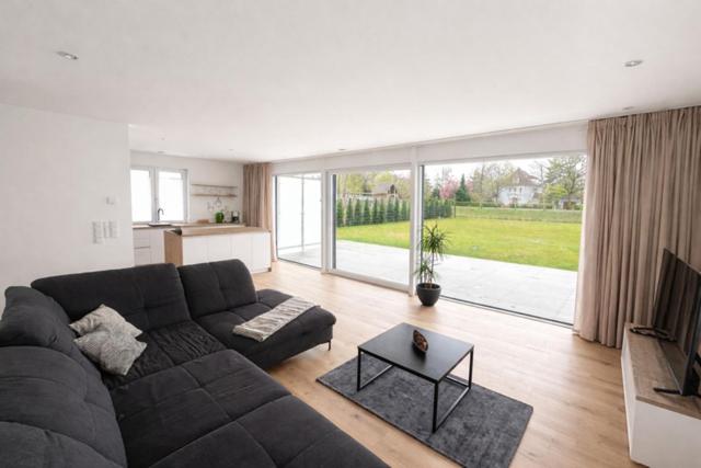 Moderne Wohnung am Flussufer