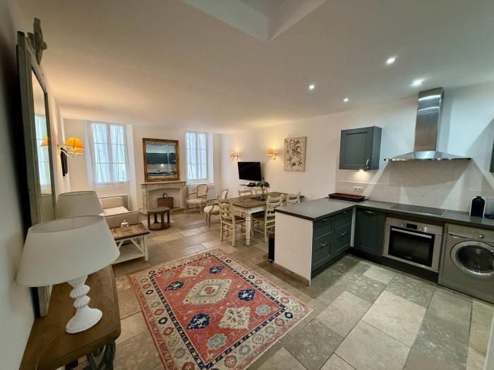 B003 Superbe 2 chambres centre Cannes