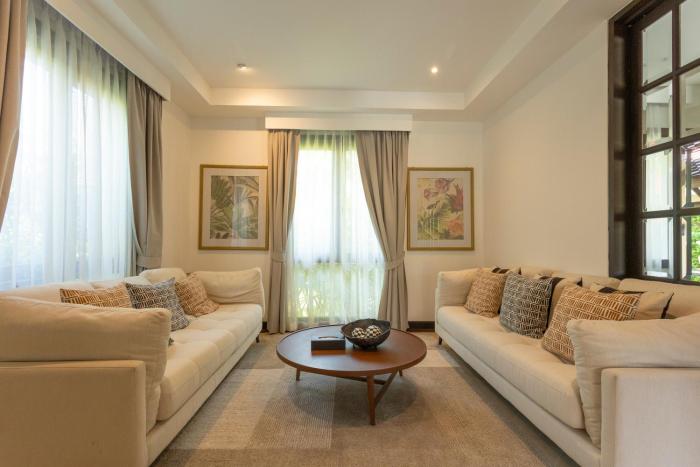 Laguna lakeside pool villa 4 Bed room