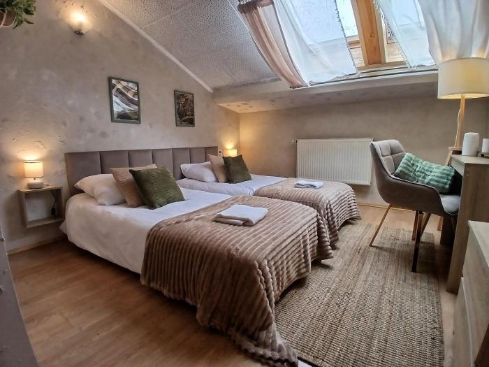 KRK stop near airport