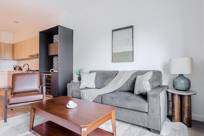 Landing Spectacular 1BD Gym Courtyard