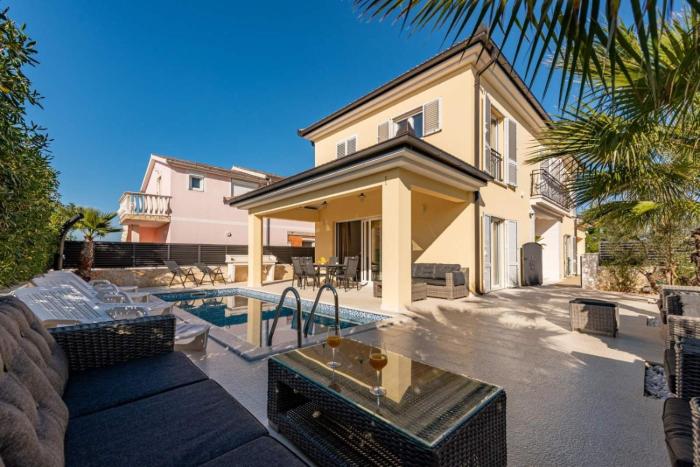 Villa Marevia - Luxury Pool Villa near Beach