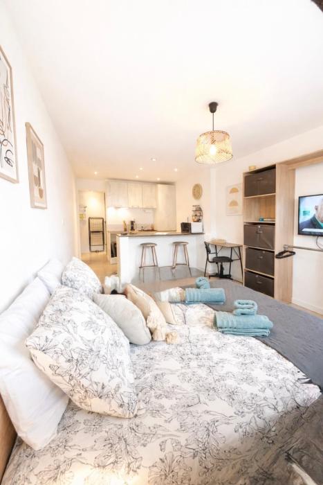 Riviera studio cosy face gare centre-ville Calme Wifi rapide