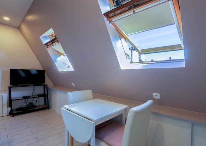 1 Bedroom next to Champs Elysees
