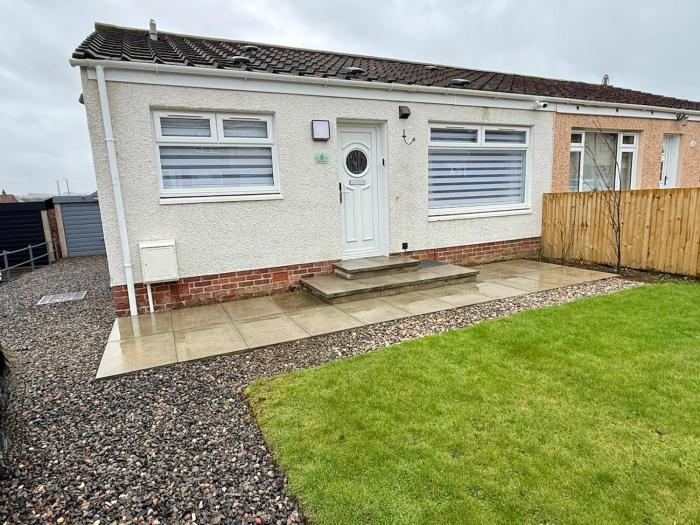 Duneden, 2 bedroom house with parking & gardens