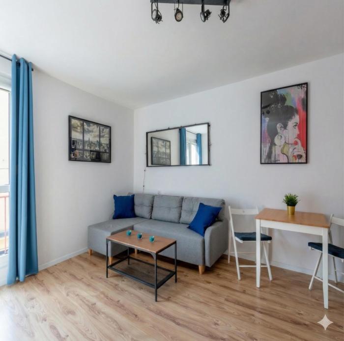 K22 - 3min walk - Capitol Music Theatre and National Forum of Music