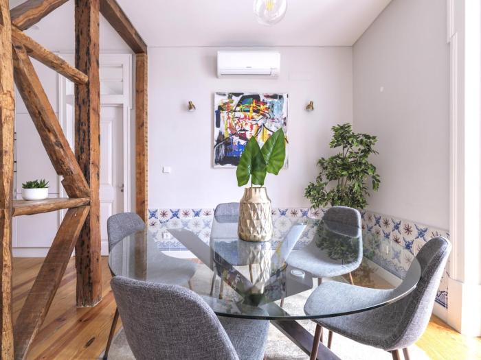 Alfama St George Castle District Fabulous 3 Bedrooms 2 Bathrooms AC Balcony 1st floor Apartment 19th Century Building