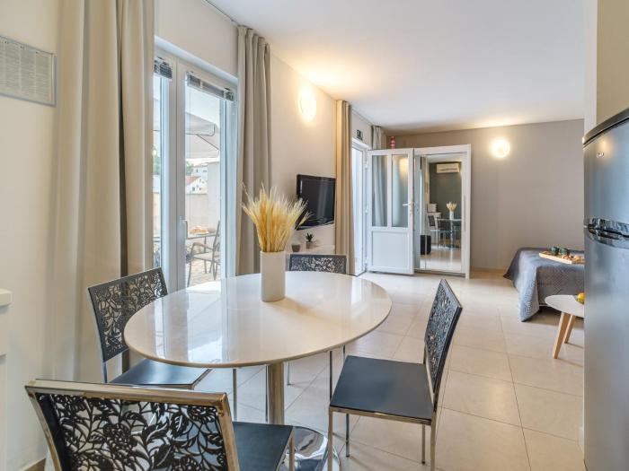 Apartments Tomy - Studio Apartment with terrace