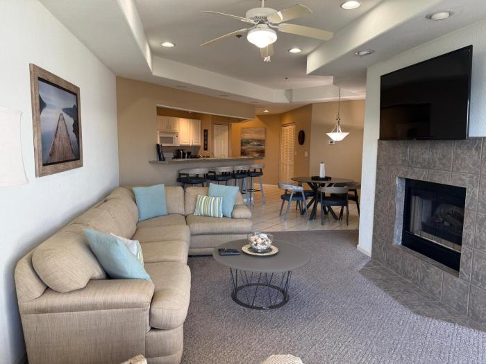 Lake Ozarks Get Away Topsider